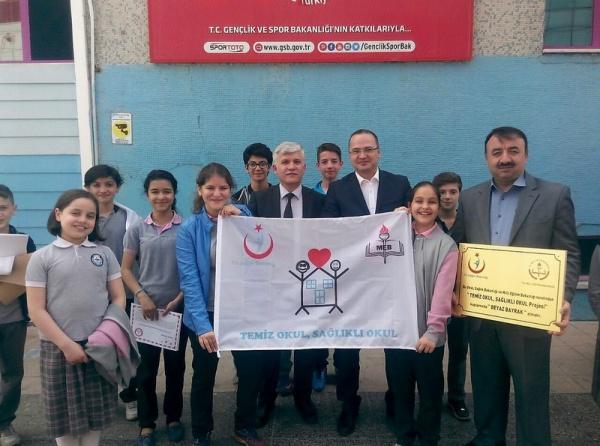 "Temiz Okul, Sağlıklı Okul Projesi" Kapsamında Okulumuz BEYAZ BAYRAK Almaya Hak Kazanmıştır