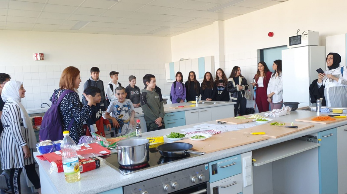 Erasmus+ Dijital Geleceğim Projesi School Education Hareketliliği Yemek Atölyesi Etkinliği